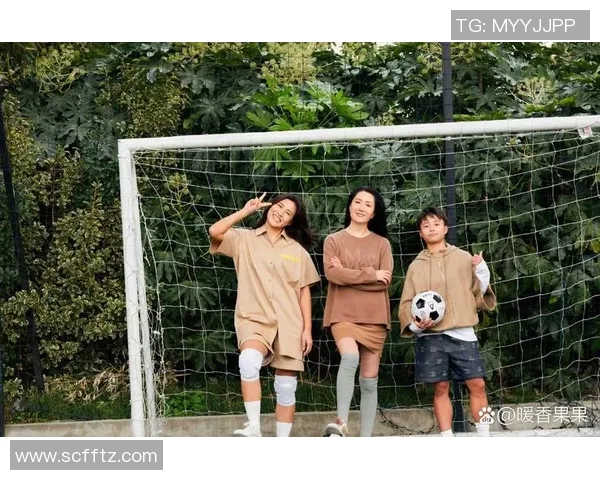 足球假发助你轻松变身球场明星展现自信风采与个性魅力